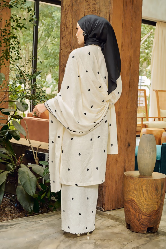 SARIMAH KURUNG SULAM in WHITE BLACK