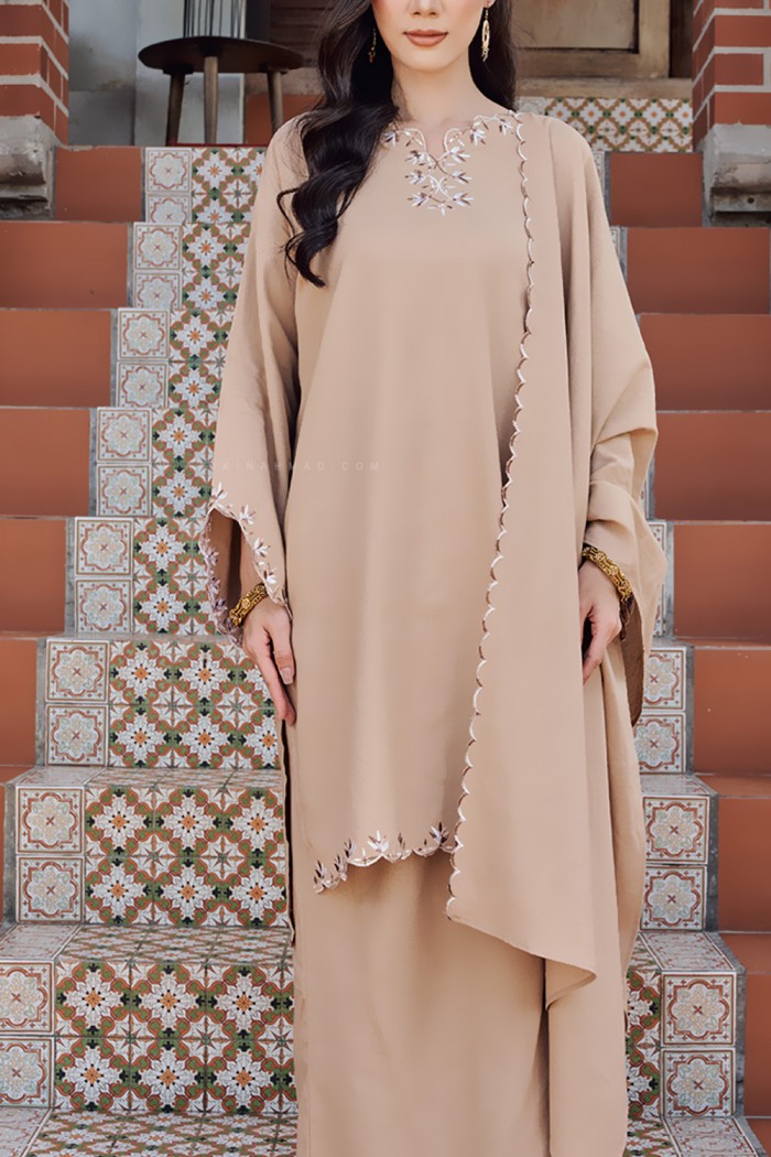LINEN LAILA SELENDANG IN LIGHT BROWN