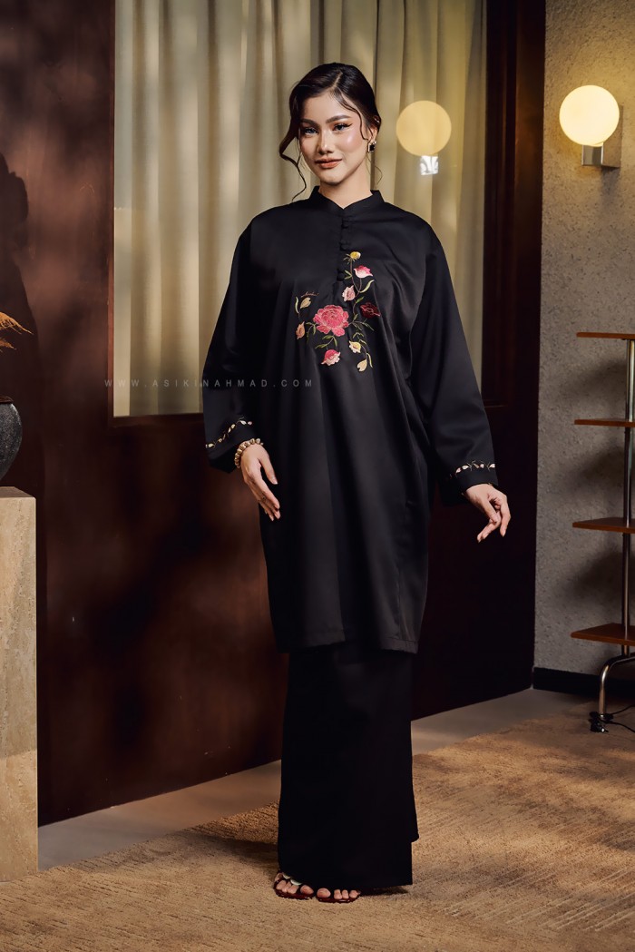 SERI INANG KURUNG IN BLACK