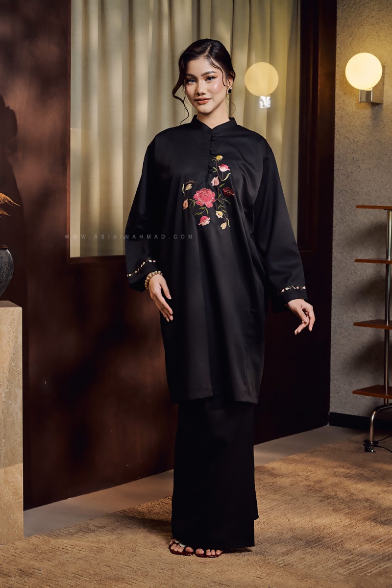 SERI INANG KURUNG IN BLACK