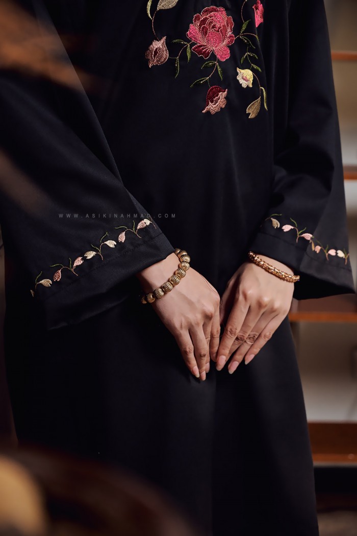 SERI INANG KURUNG IN BLACK