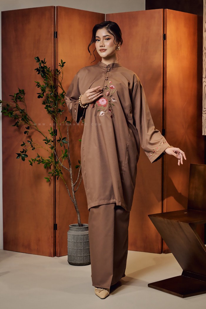 SERI INANG KURUNG IN BROWN