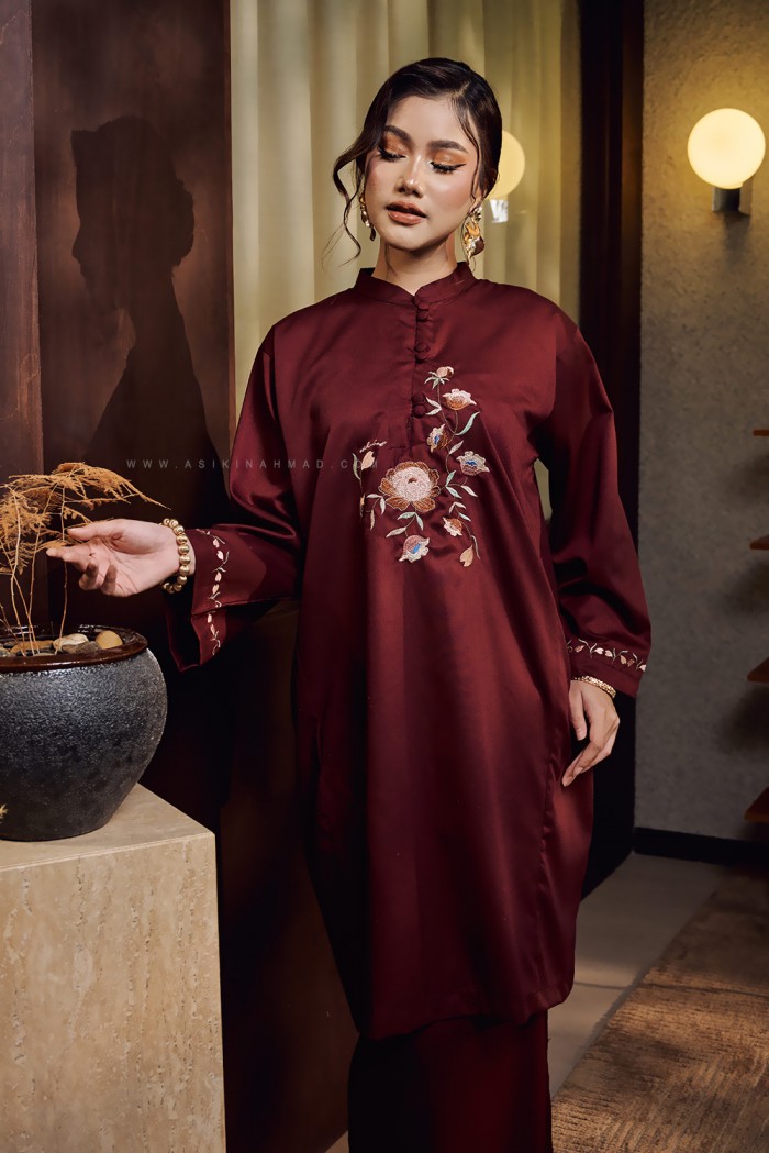 SERI INANG KURUNG IN MAROON
