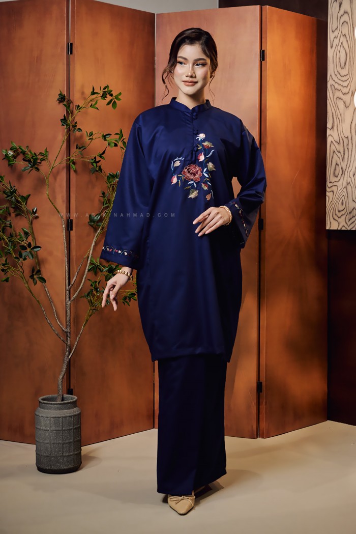 SERI INANG KURUNG IN NAVY BLUE