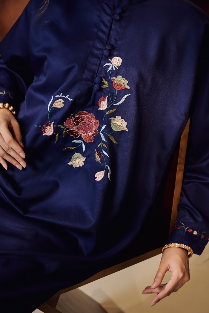 SERI INANG KURUNG IN NAVY BLUE