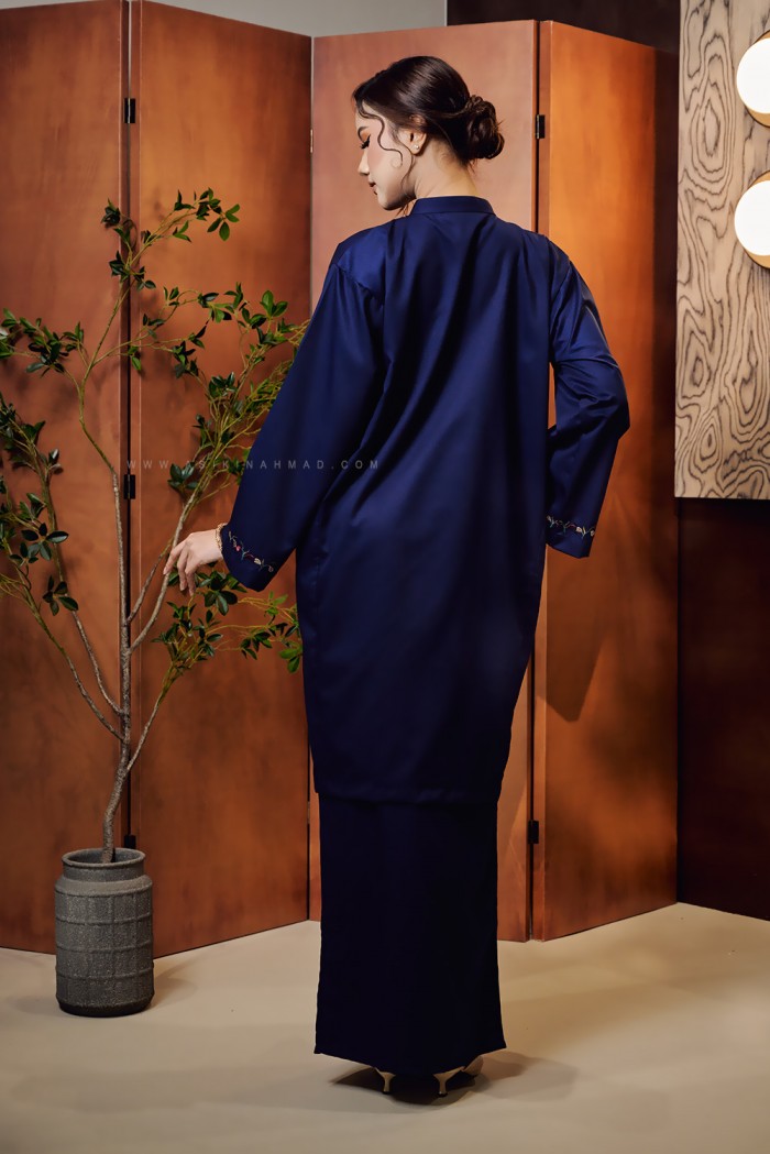 SERI INANG KURUNG IN NAVY BLUE