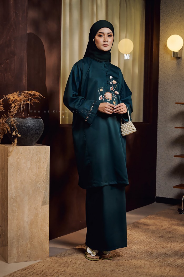 SERI INANG KURUNG IN TEAL GREEN