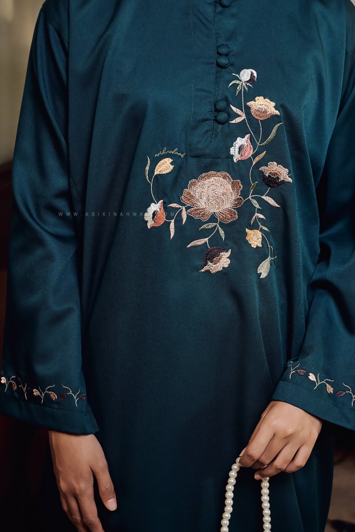 SERI INANG KURUNG IN TEAL GREEN