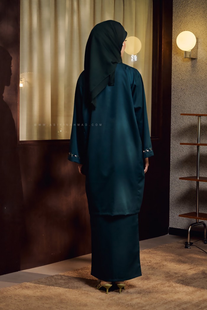 SERI INANG KURUNG IN TEAL GREEN