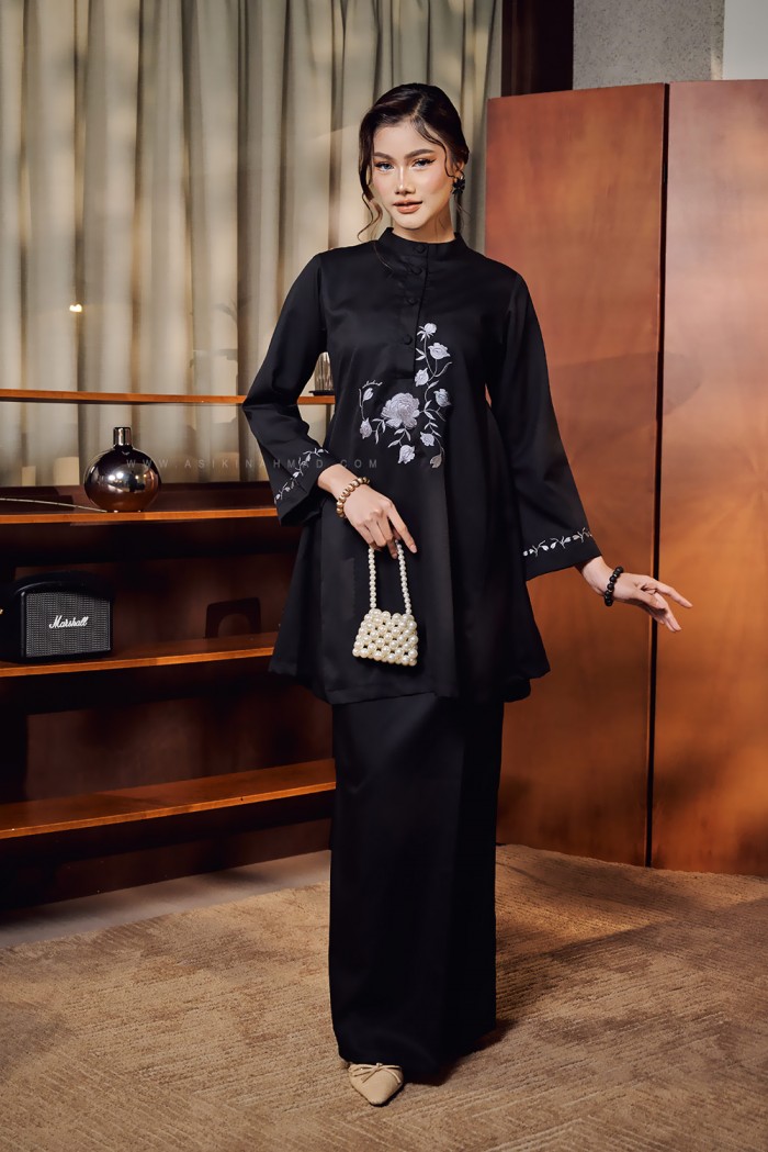 SERI MAYANG KURUNG IN BLACK