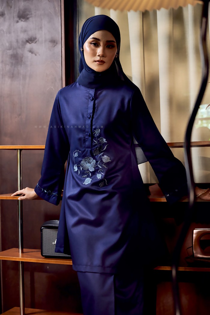 SERI MAYANG KURUNG IN NAVY BLUE