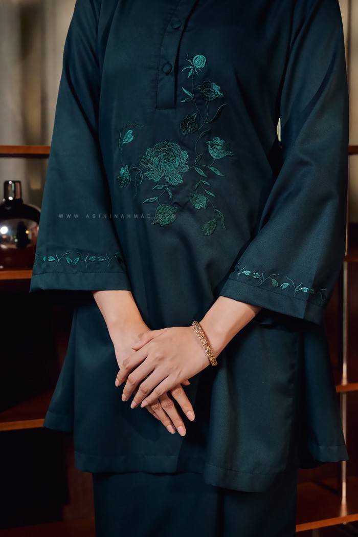 SERI MAYANG KURUNG IN TEAL GREEN