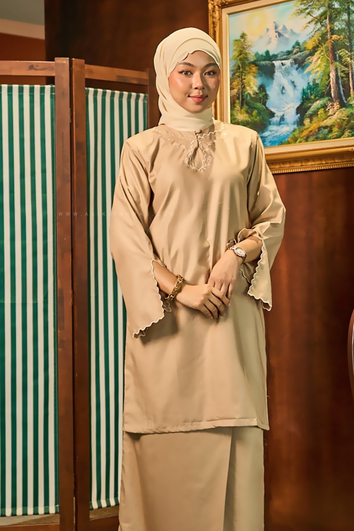 SONIA KURUNG IN LIGHT BROWN