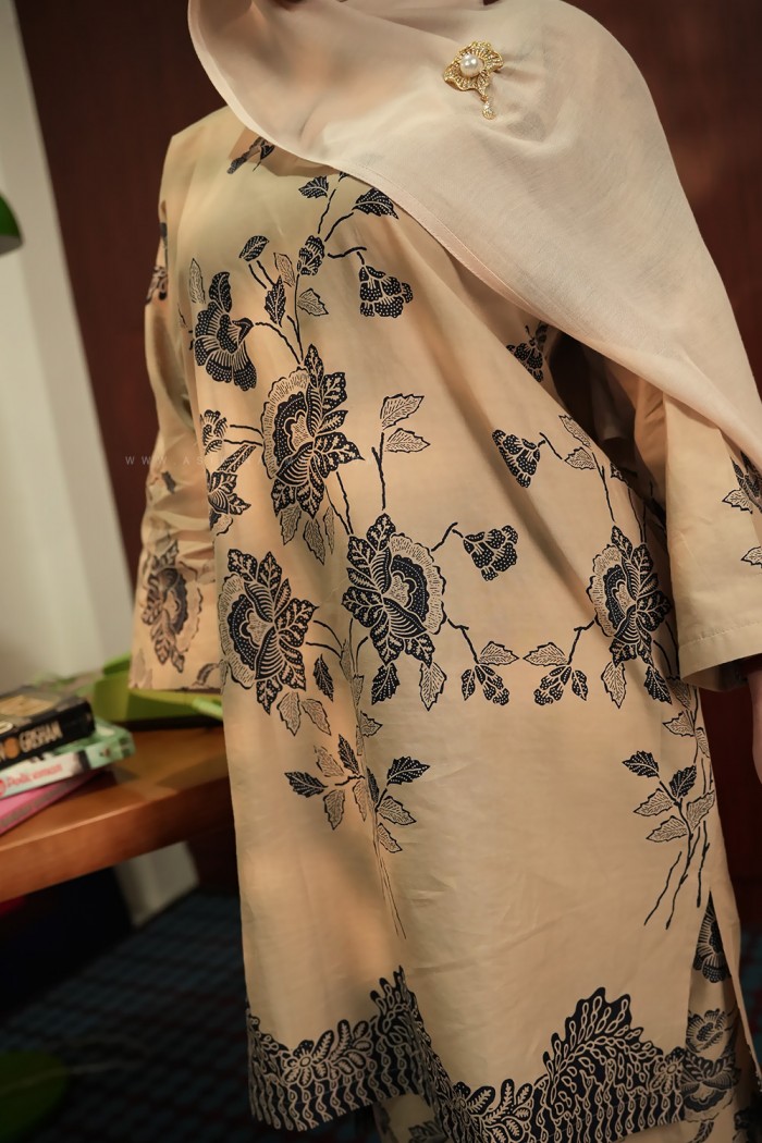 SENJA AYU KURUNG (SA001)