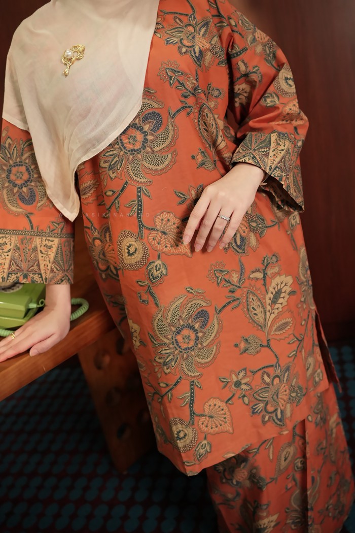SENJA AYU KURUNG (SA018)