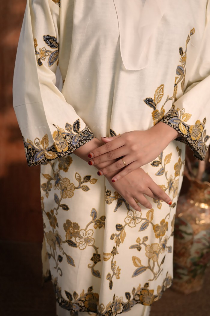 SENJA AYU KURUNG (SA061)