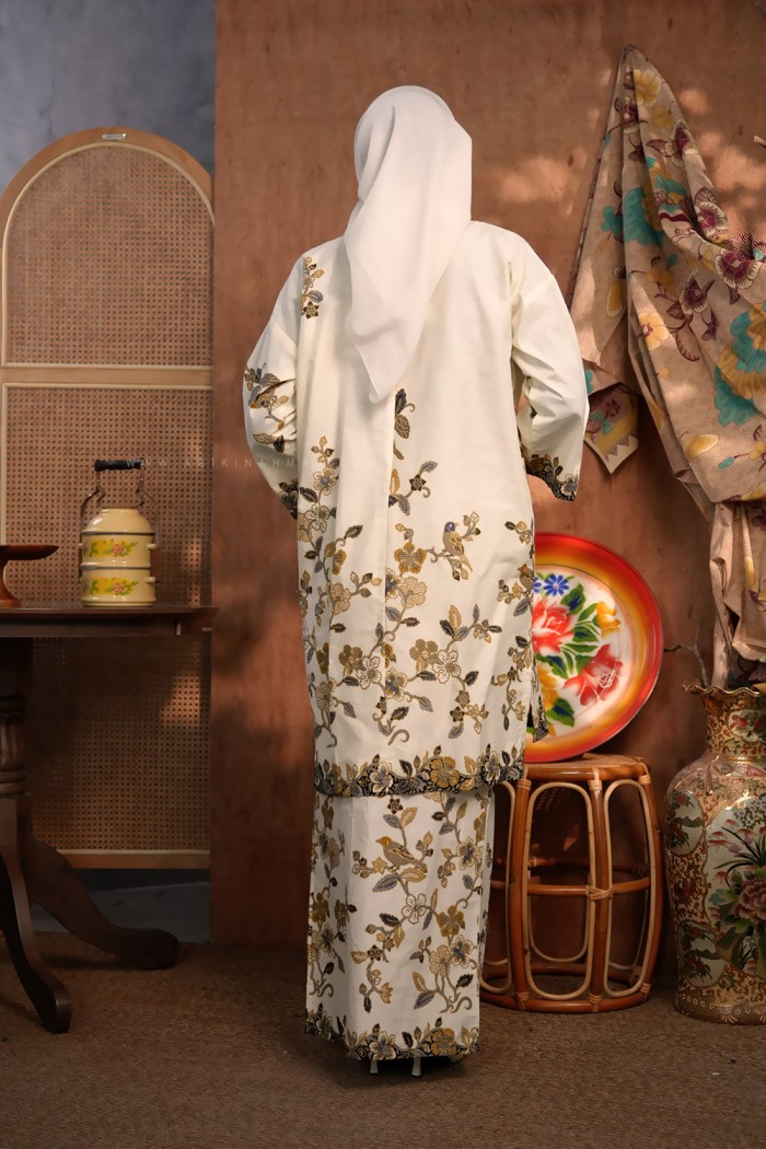 SENJA AYU KURUNG (SA061)