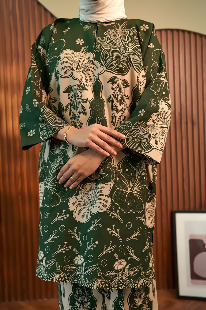 SENJA AYU KURUNG (SA069)