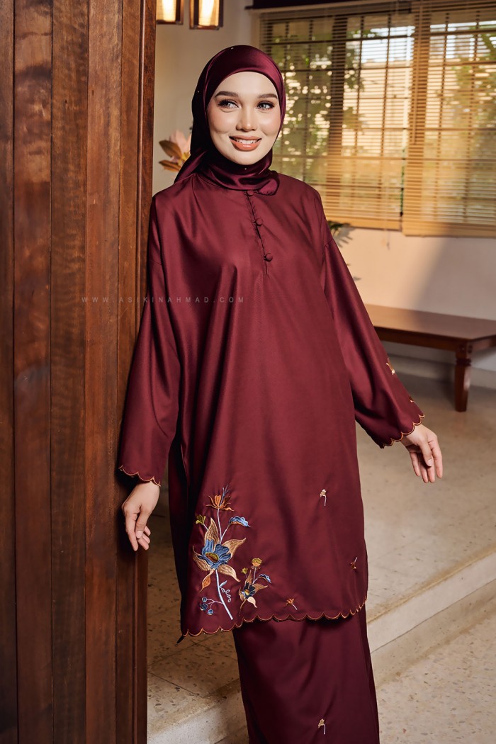 TERATAI INDAH KURUNG IN MAROON