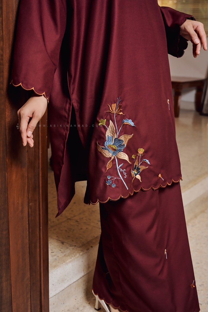 TERATAI INDAH KURUNG IN MAROON
