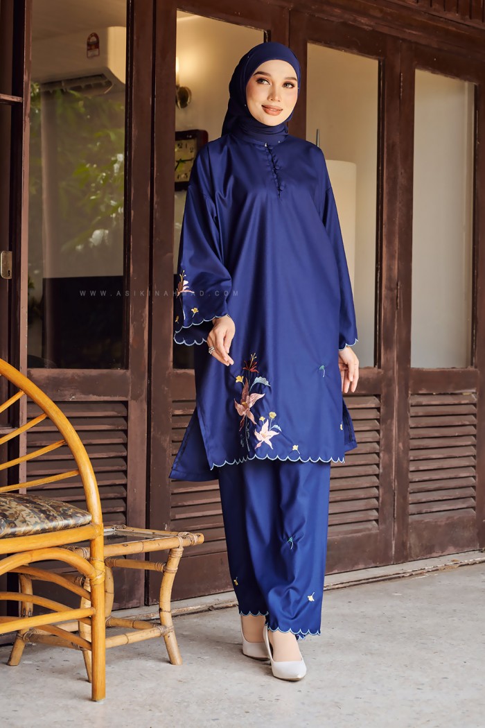 TERATAI INDAH KURUNG IN NAVY BLUE
