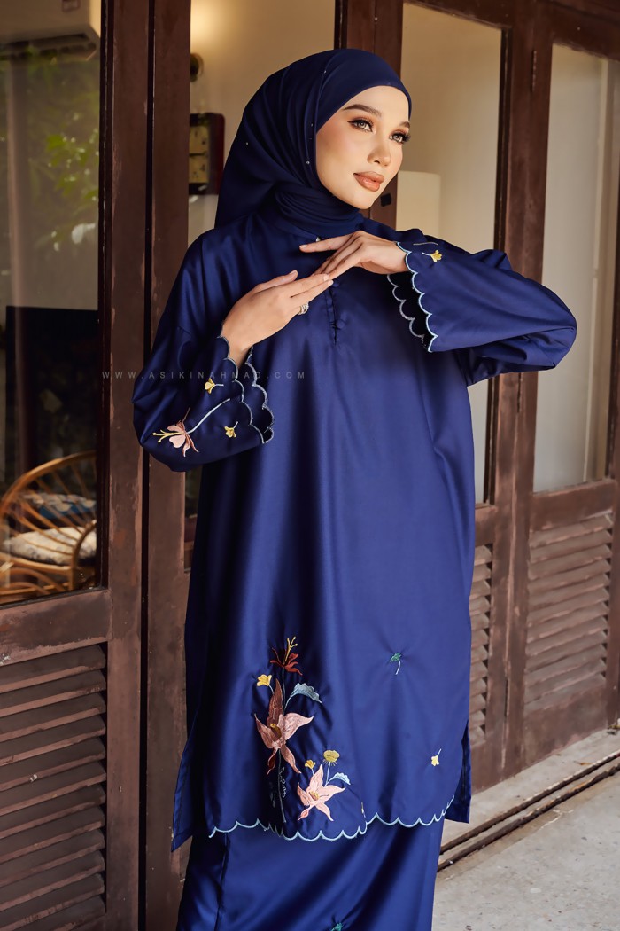TERATAI INDAH KURUNG IN NAVY BLUE