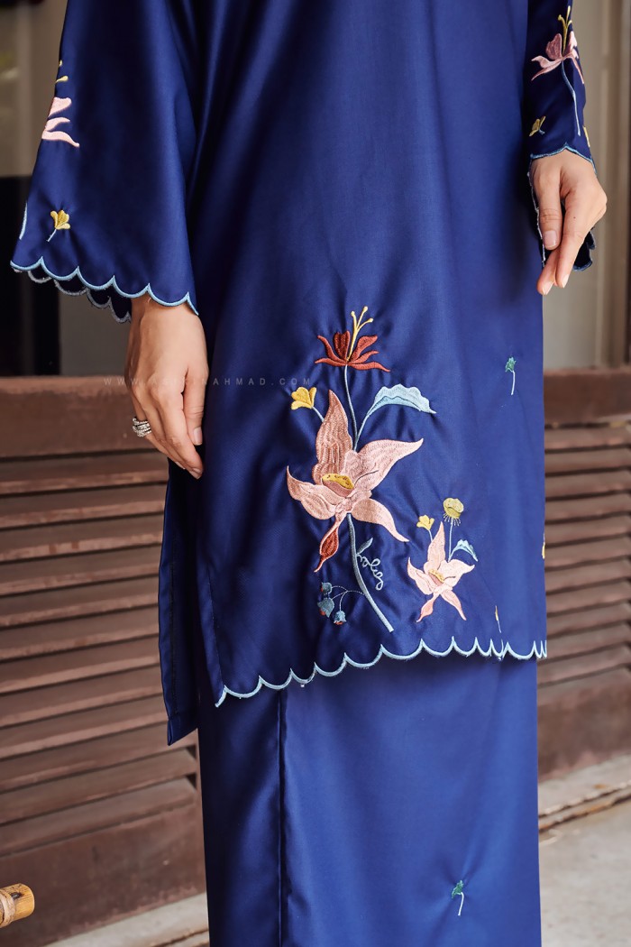 TERATAI INDAH KURUNG IN NAVY BLUE
