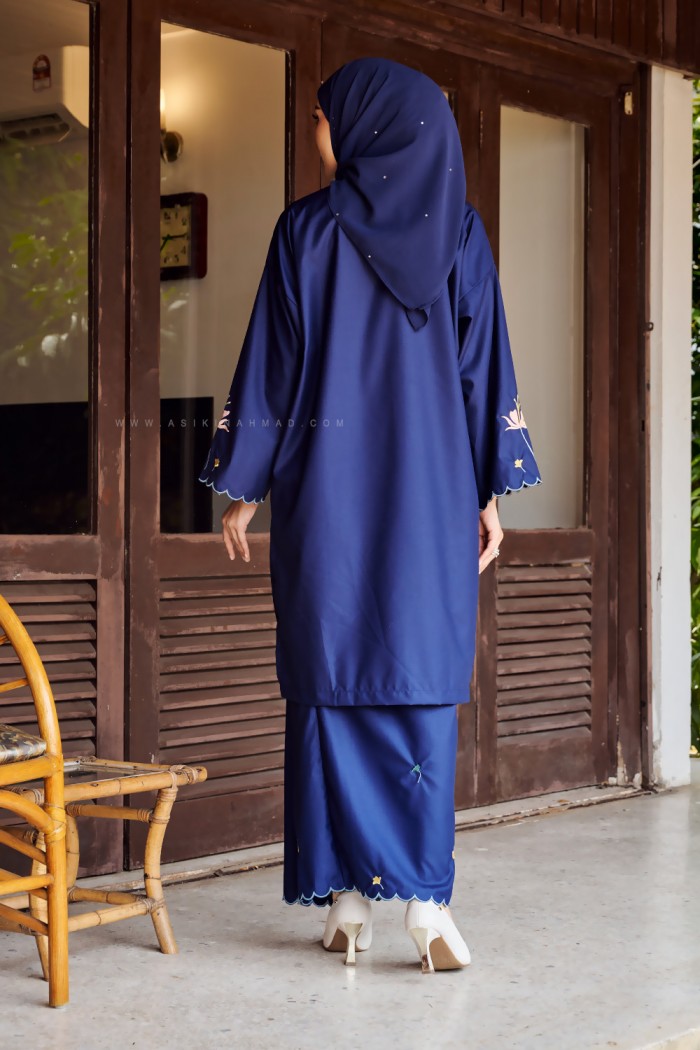 TERATAI INDAH KURUNG IN NAVY BLUE