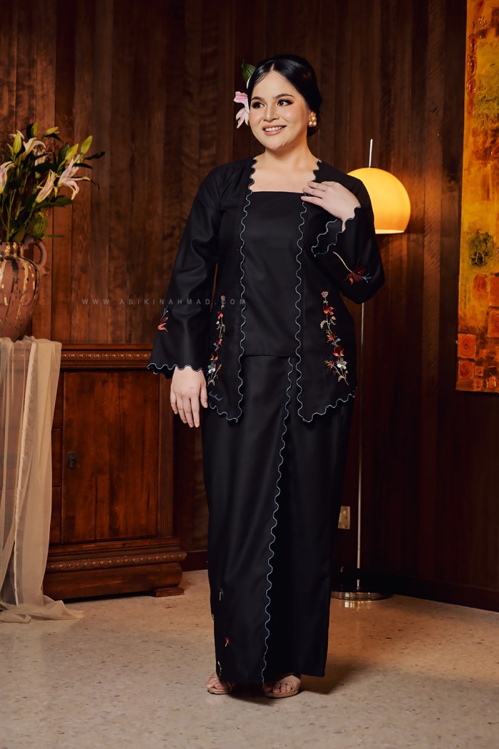 TERATAI RATU KEBAYA IN BLACK