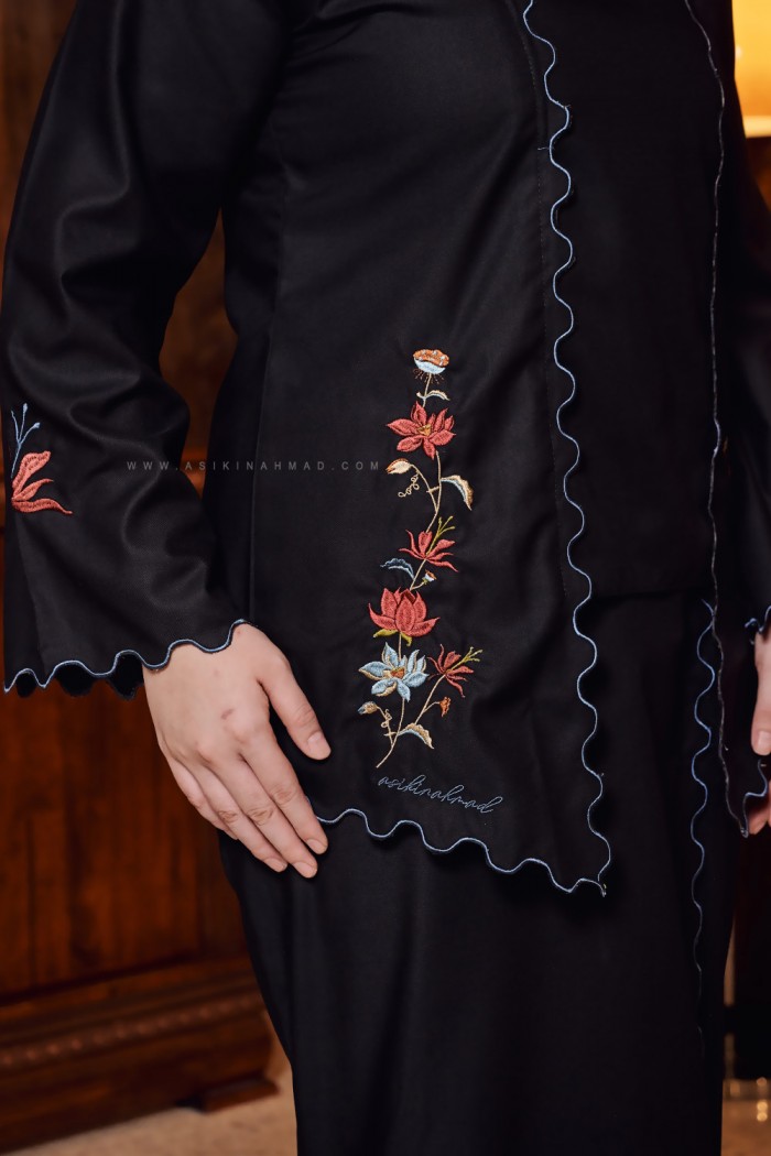 TERATAI RATU KEBAYA IN BLACK