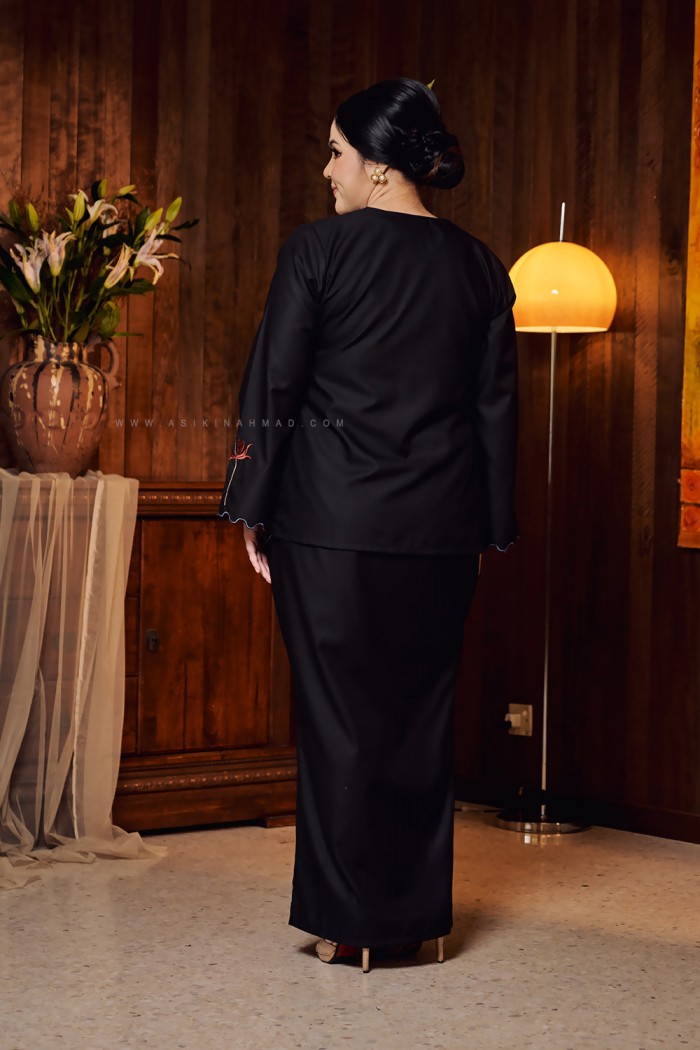TERATAI RATU KEBAYA IN BLACK