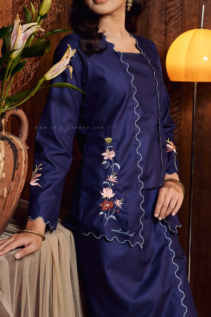 TERATAI RATU KEBAYA IN NAVY BLUE