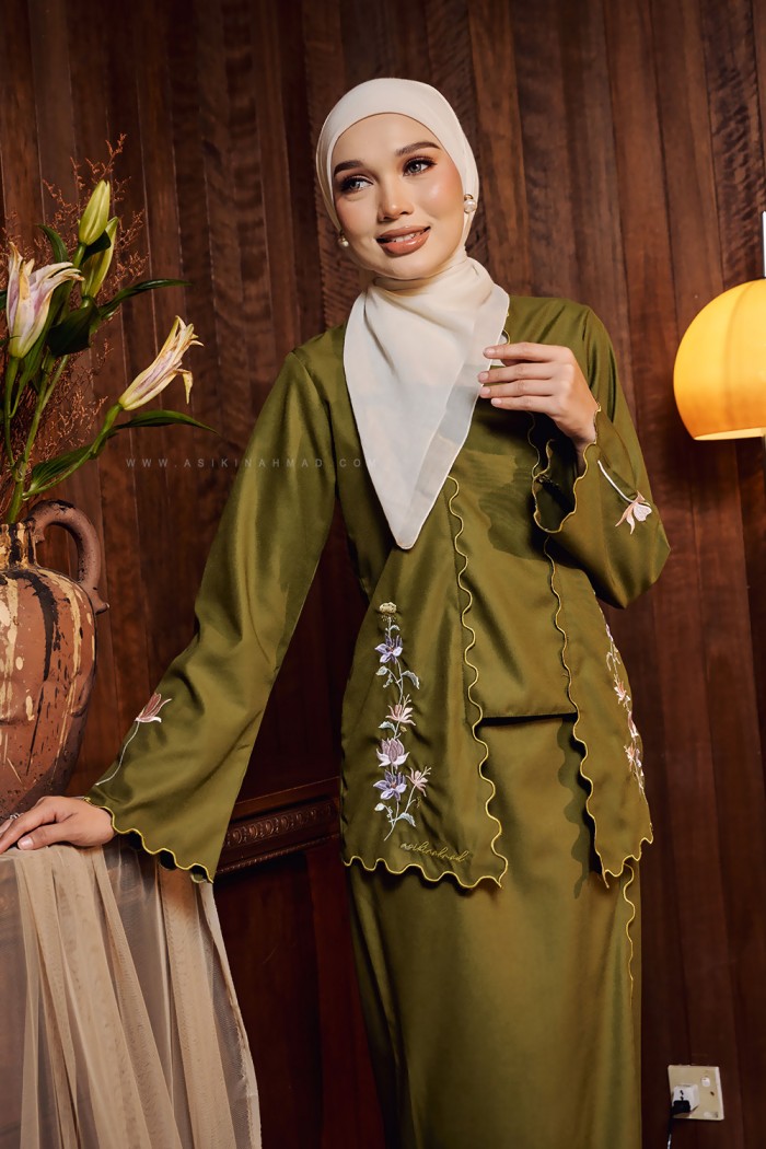 TERATAI RATU KEBAYA IN OLIVE