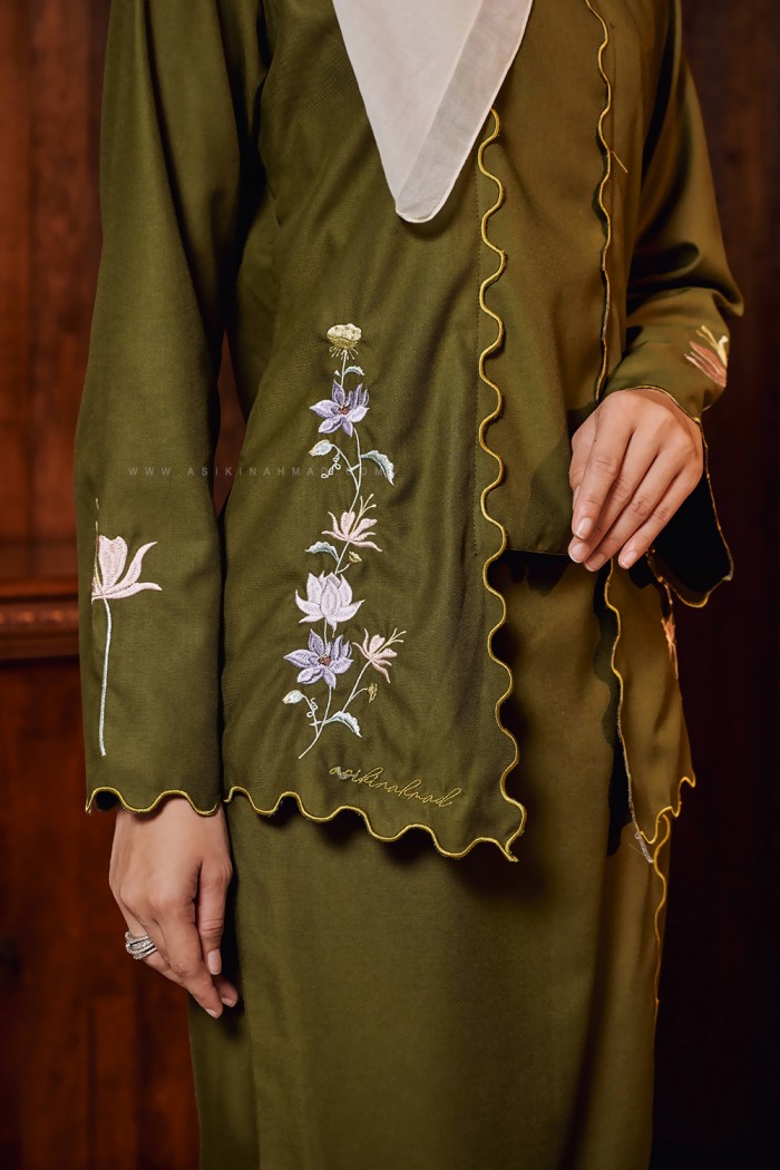 TERATAI RATU KEBAYA IN OLIVE