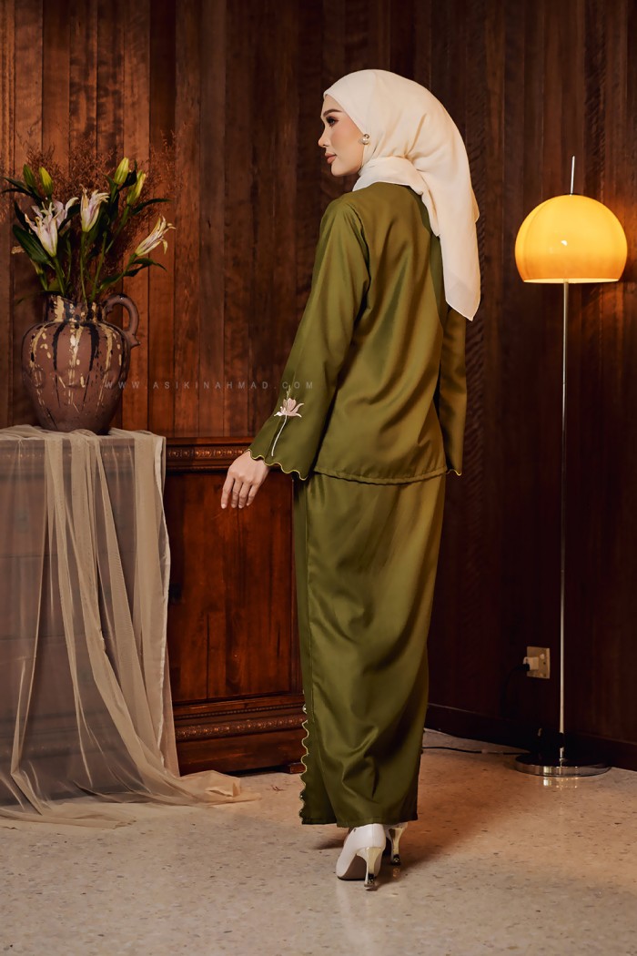 TERATAI RATU KEBAYA IN OLIVE