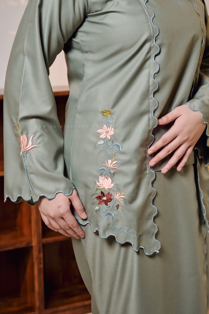 TERATAI RATU KEBAYA IN SAGE GREEN