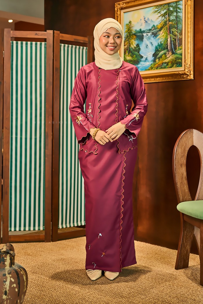 TERATAI RATU KEBAYA IN BURGUNDY