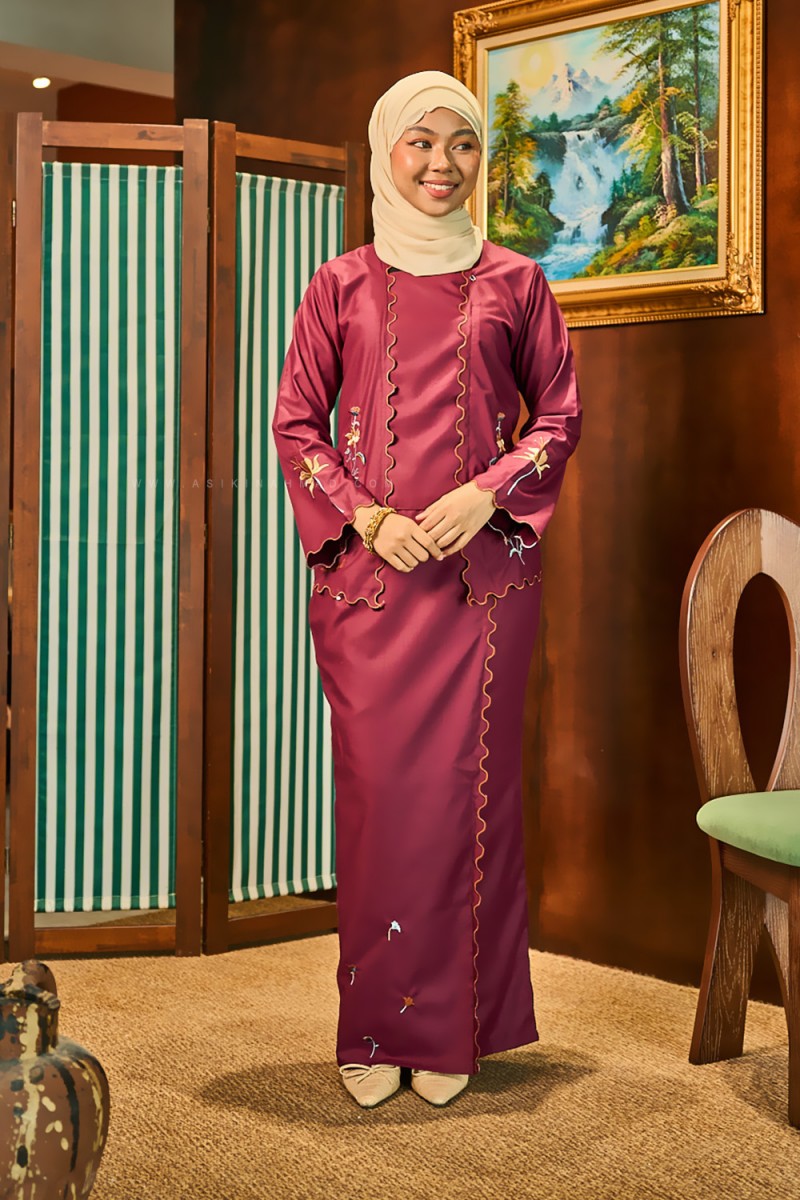 TERATAI RATU KEBAYA IN BURGUNDY