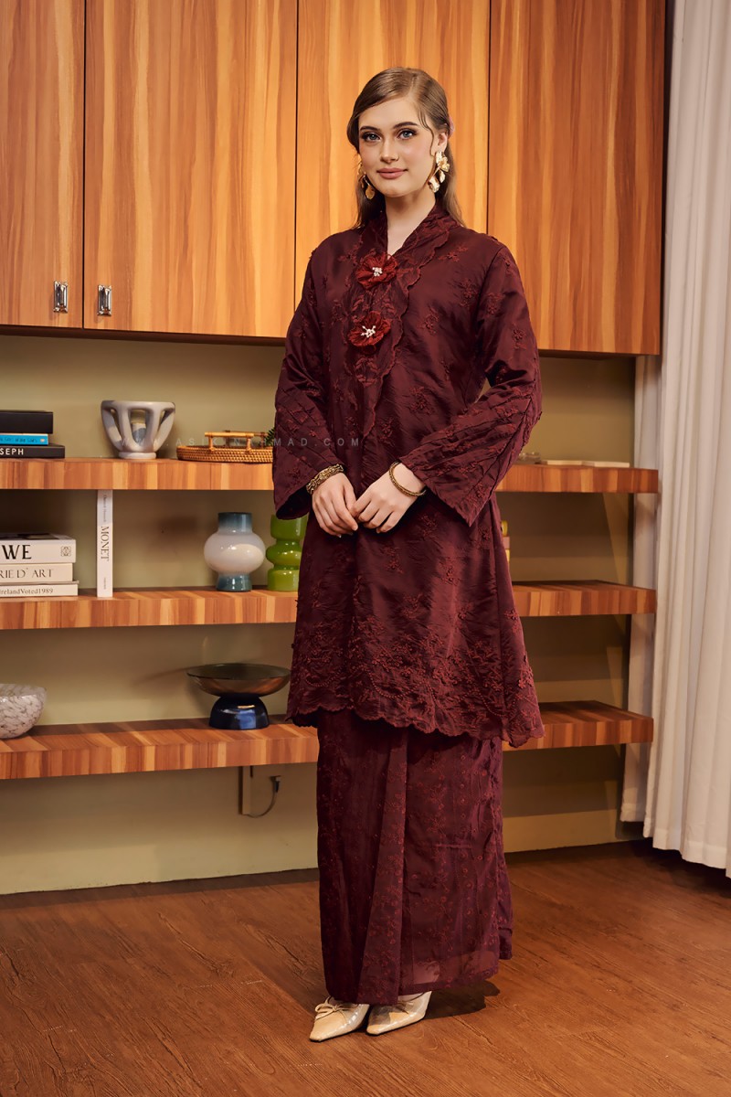 CHE AMINAH KEBARUNG (CAE-D4) in BURGUNDY