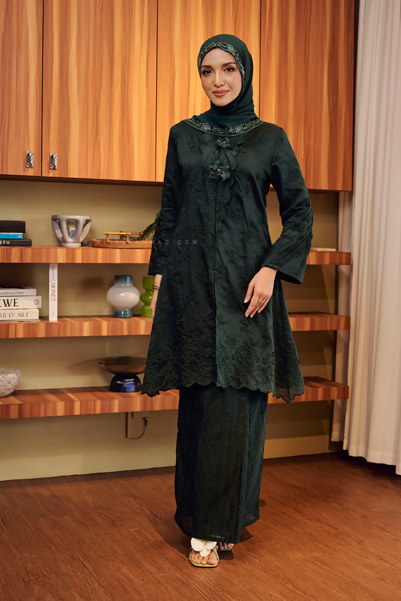 CHE AMINAH KEBARUNG (CAE-D4) in EMERALD