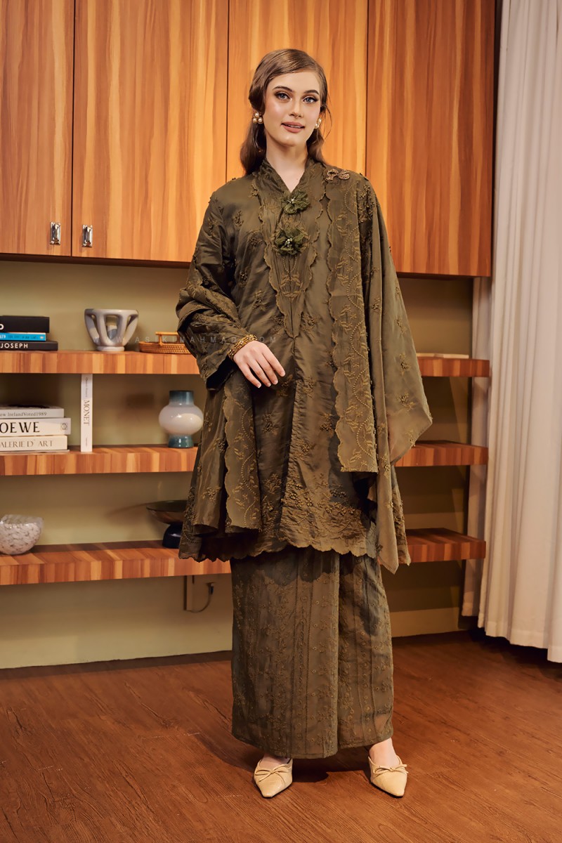 CHE AMINAH KEBARUNG (CAE-D4) in OLIVE