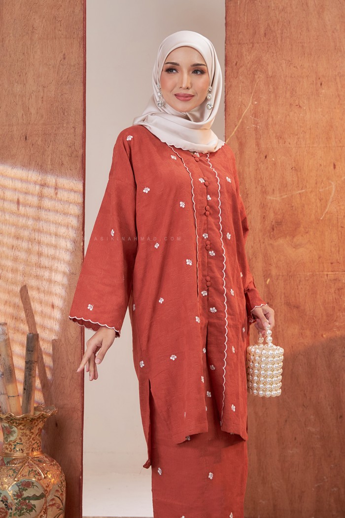 SARIMAH KURUNG SULAM in BRICK ORANGE