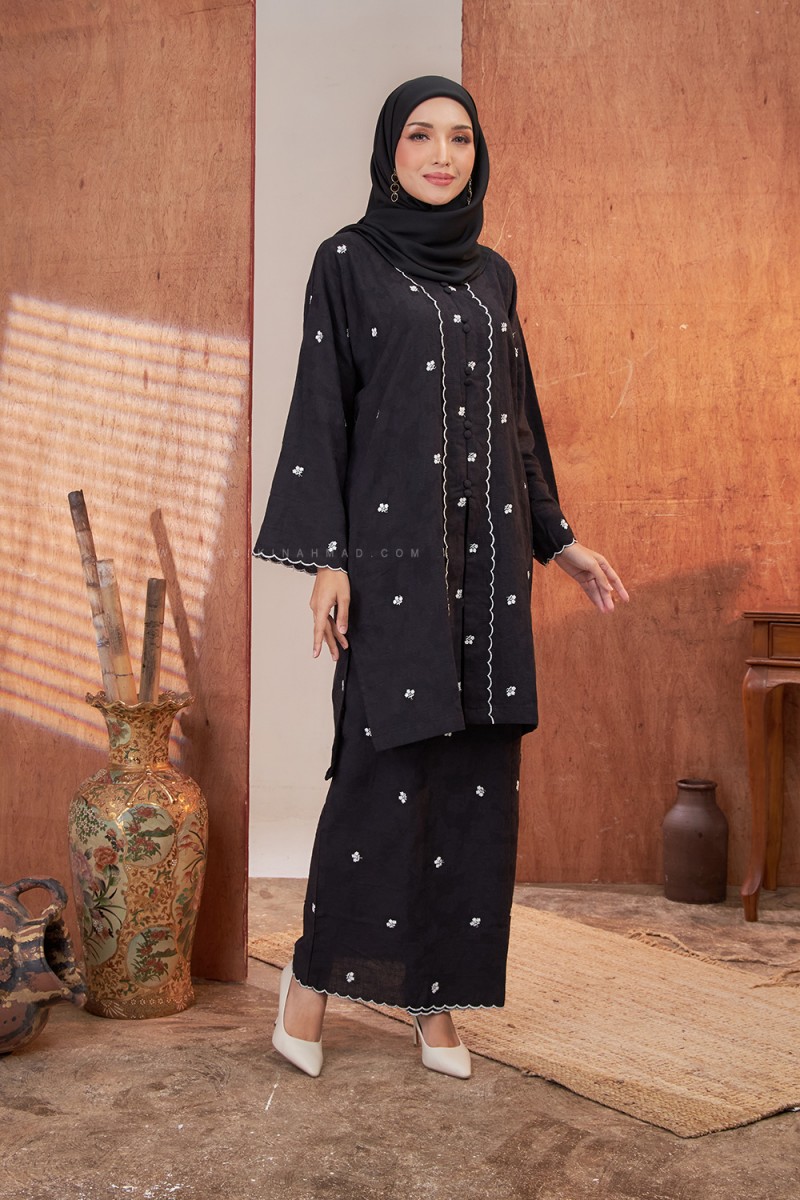 SARIMAH KURUNG SULAM in DEEP BLACK