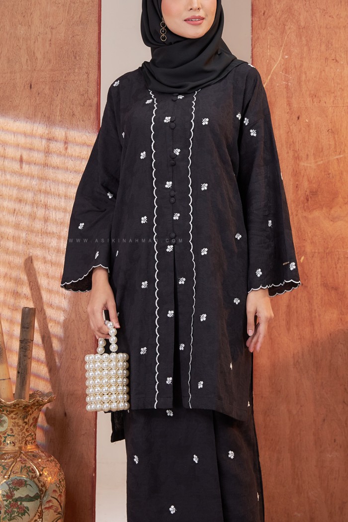 SARIMAH KURUNG SULAM in DEEP BLACK