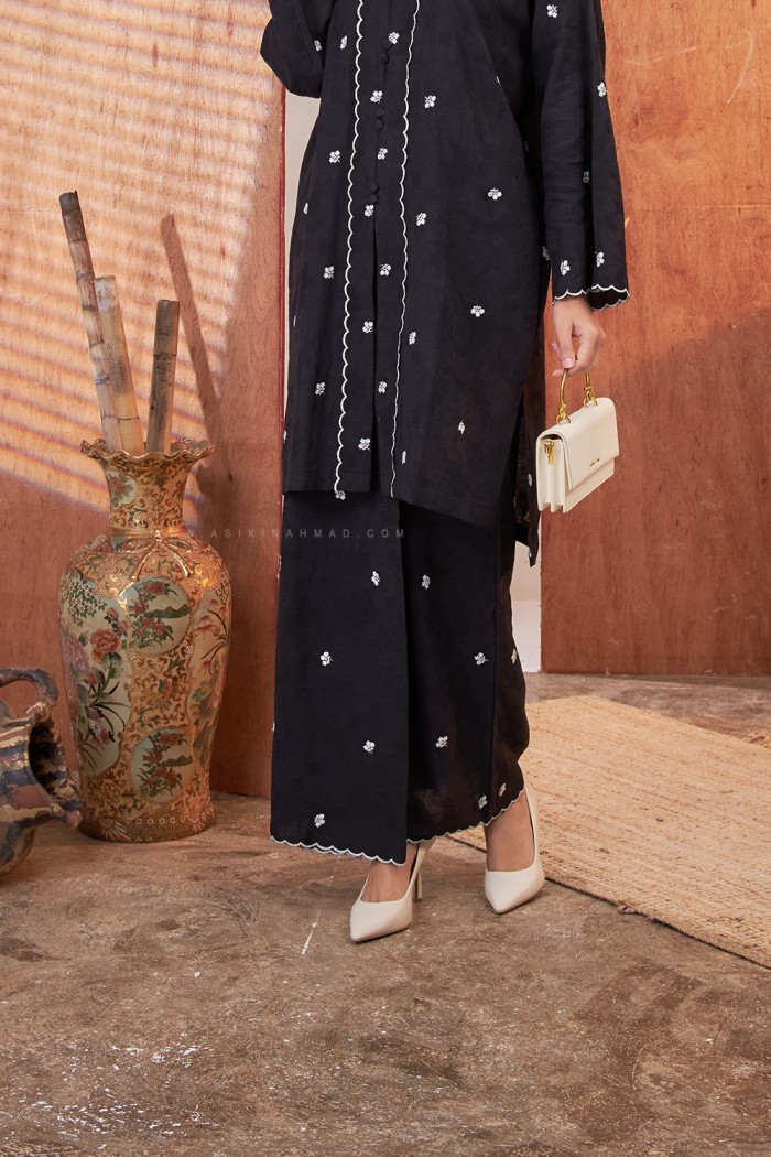 SARIMAH KURUNG SULAM in DEEP BLACK