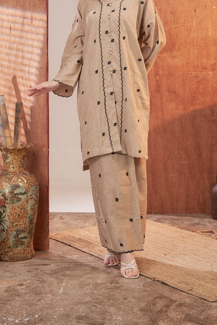 SARIMAH KURUNG SULAM in NUDE BROWN